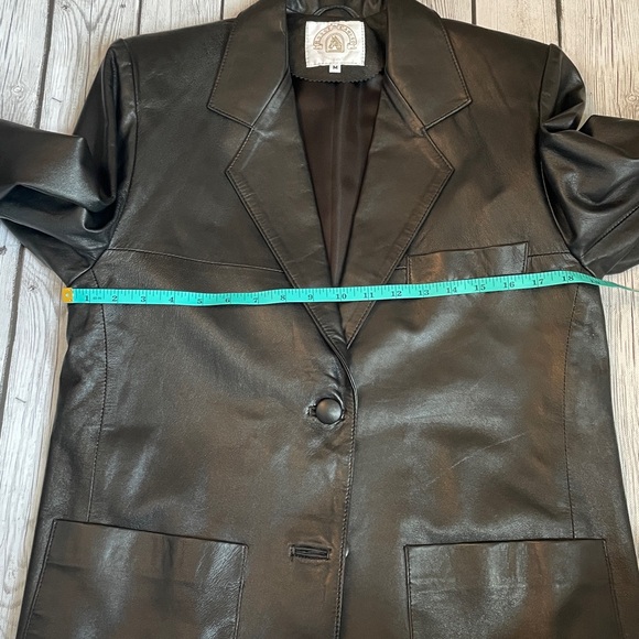 ROSSI & CARUSO LEATHER BLAZER
Size M 
Like New! - Picture 15 of 17